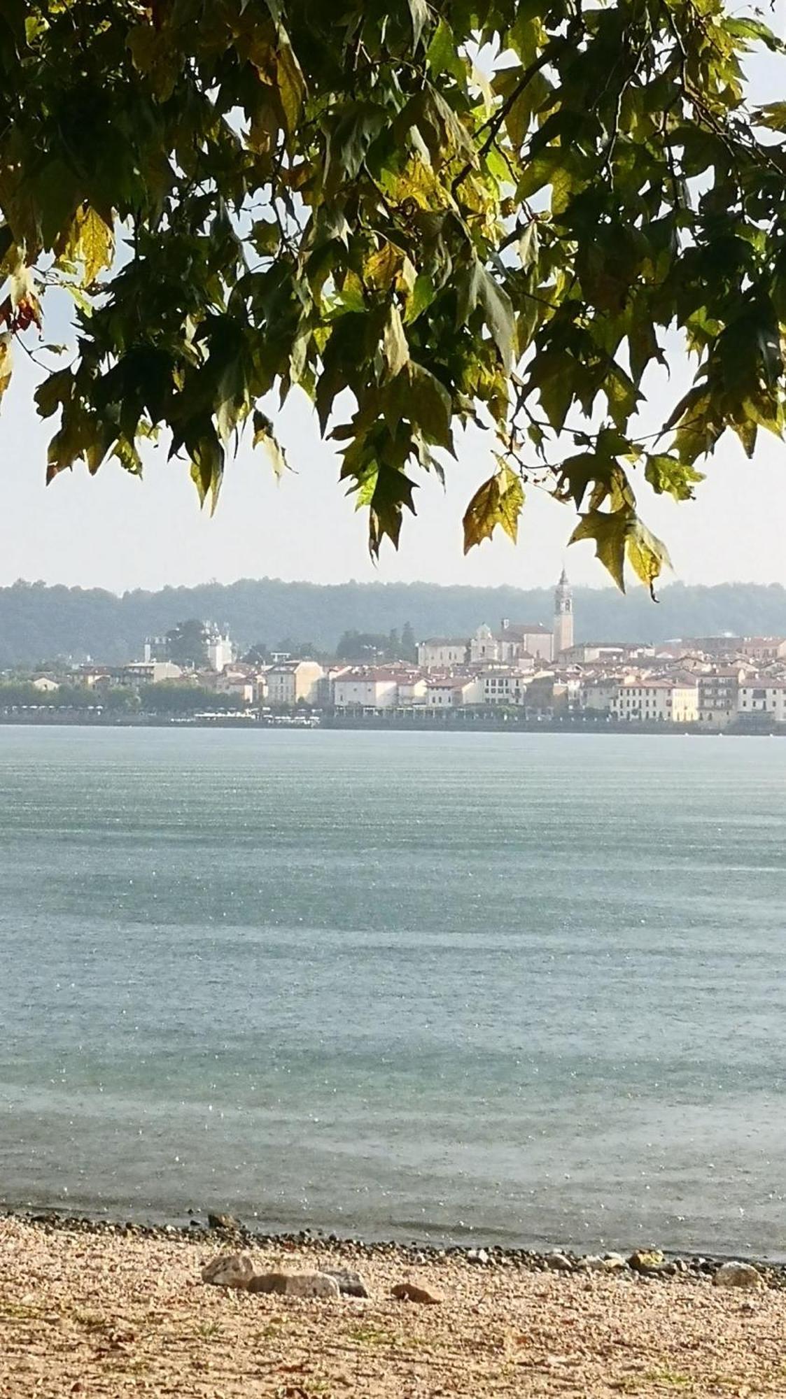 Residenza Esse Vila Angera Exterior foto